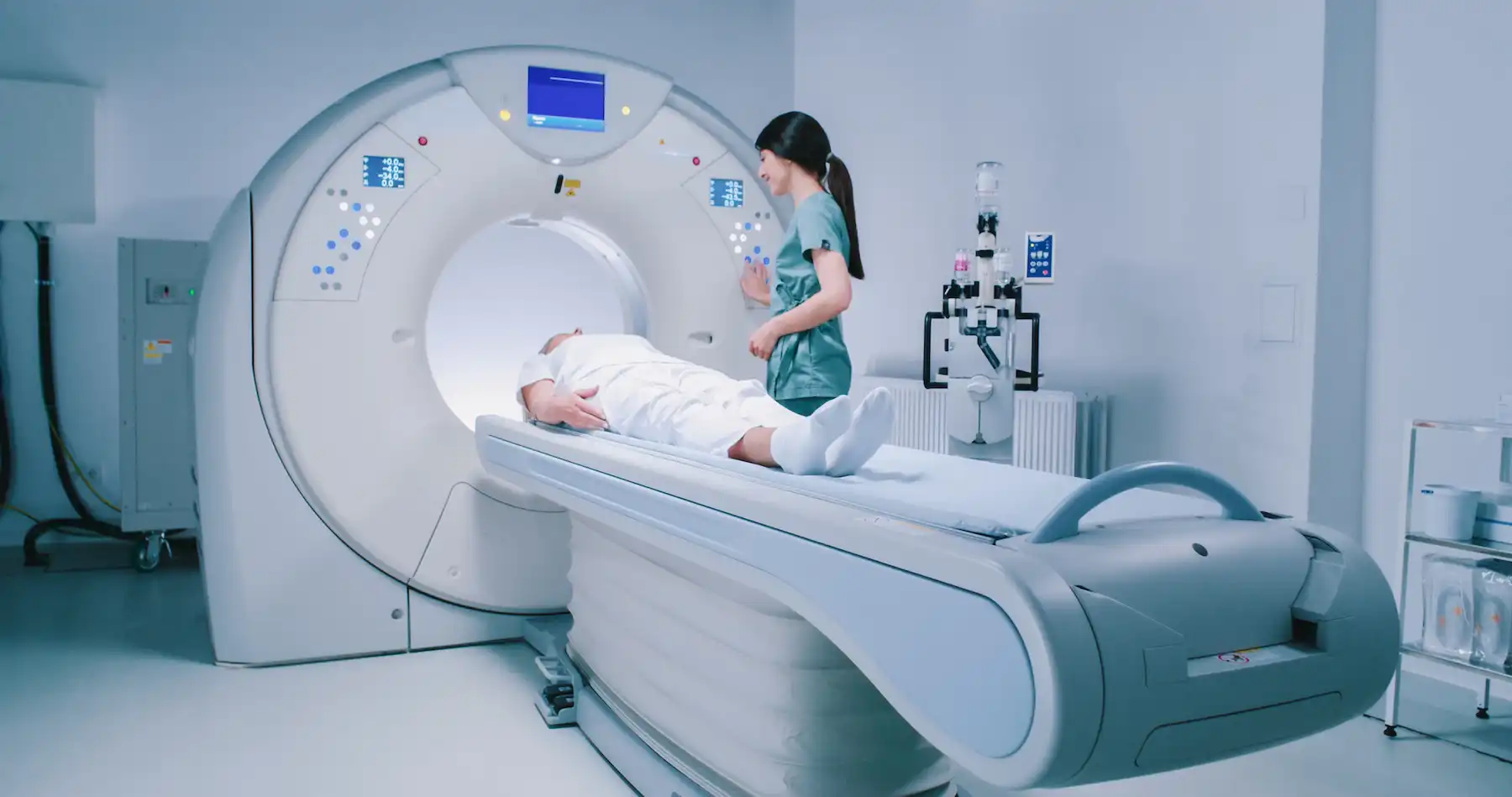 MRI (Magnetic Resonance Imaging)